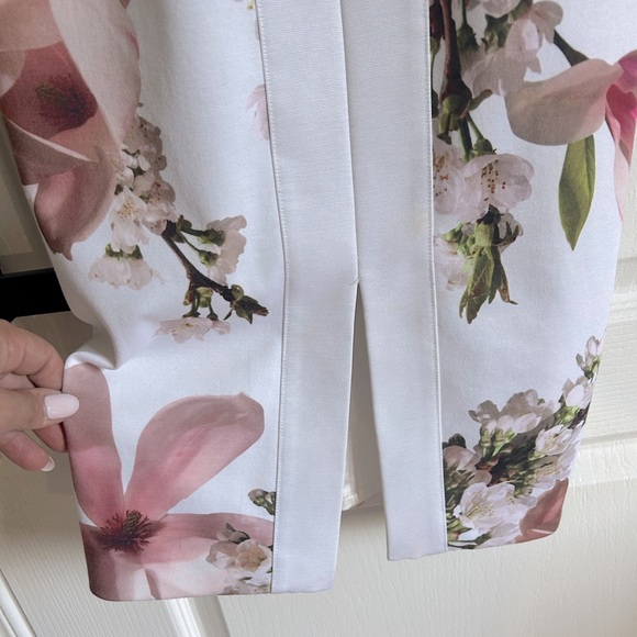 Ted Baker | Floral fitted white dress | Size 1 - Picture 6 of 11